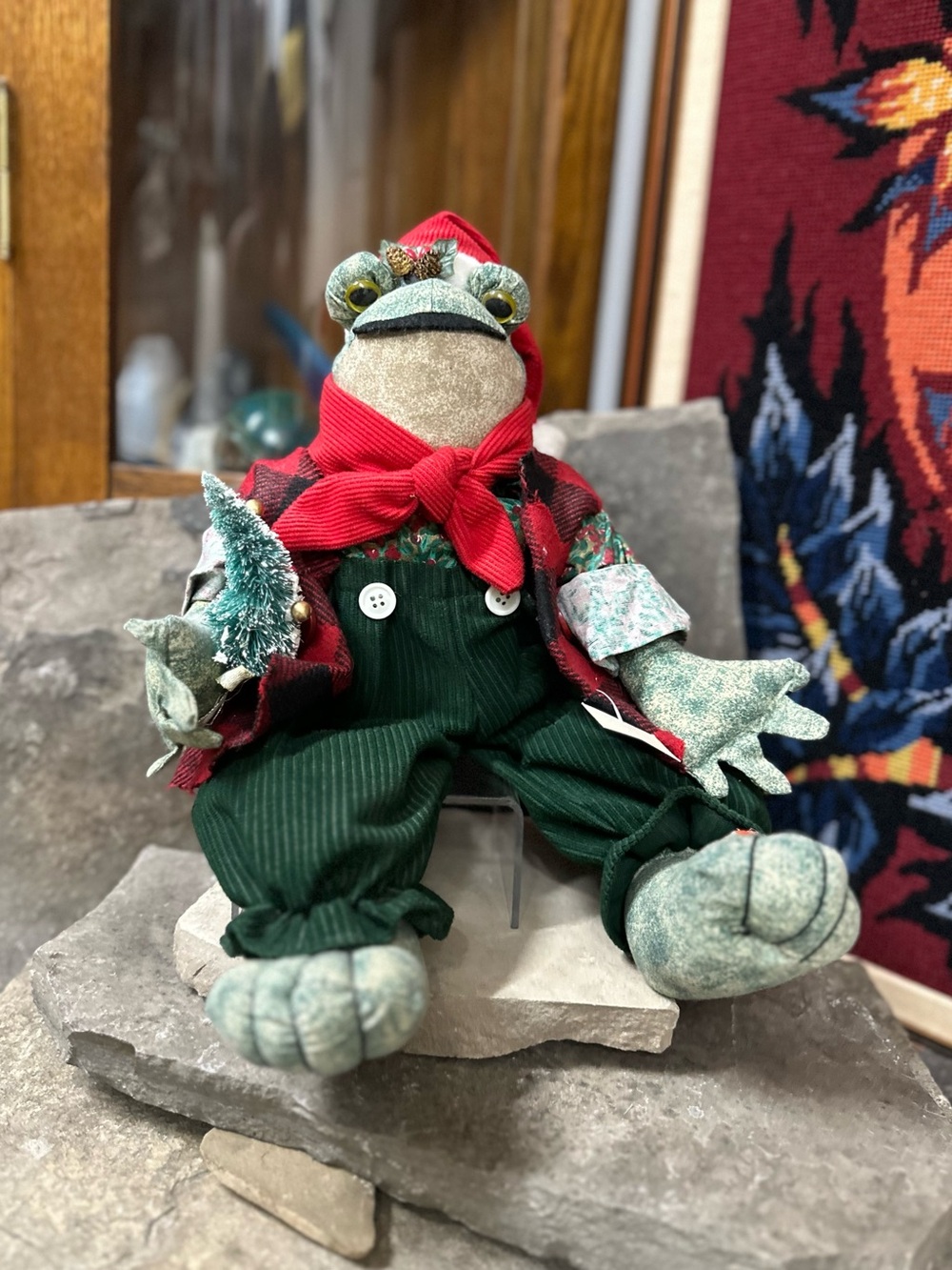 Vintage Yule  🐸 Frog Singing Plushie in Santa Hat